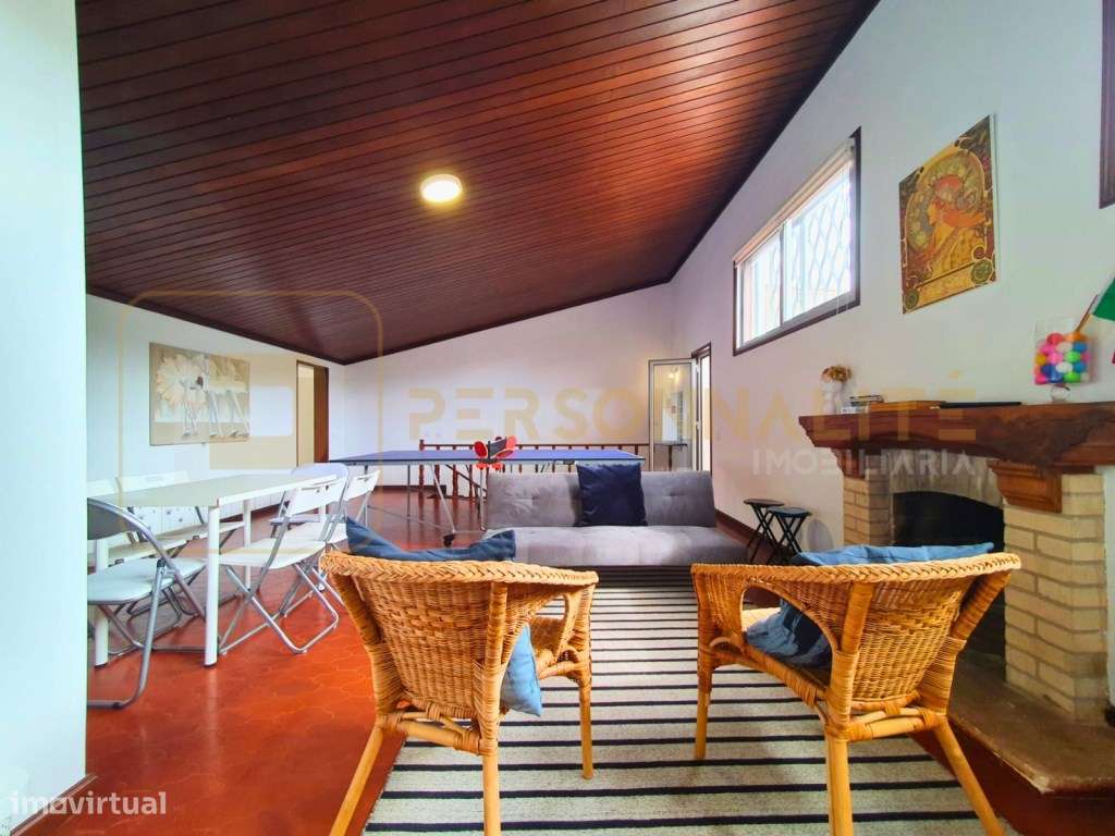 Apt. Duplex T4 + T3 c/ terraço e vistas sobre a Penha - Grande imagem: 5/12