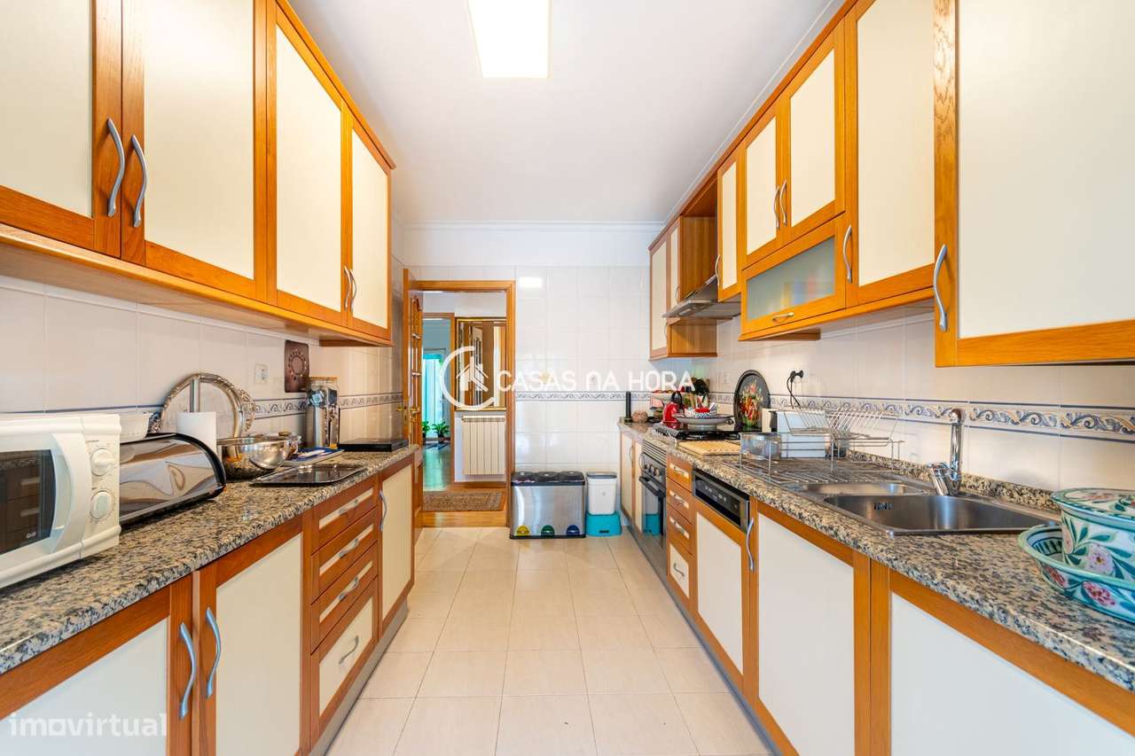 T2 com terraço enorme na Rua Paul Harris, no bairro do  Buzano.-13