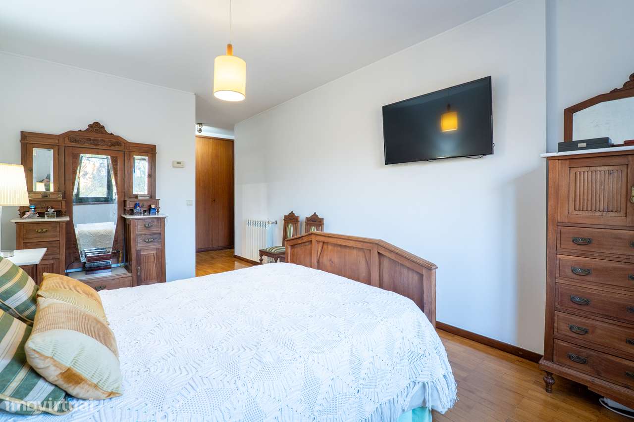Apartamento T5 Com Excelentes Áreas em Matosinhos-28