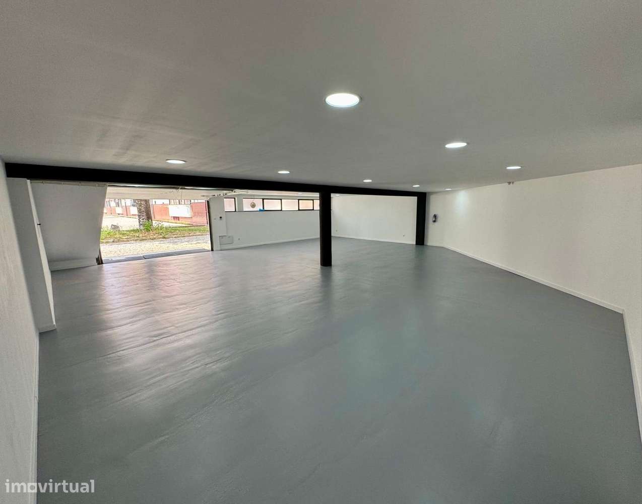 Garagem/Armazém para Venda – Totalmente Restaurado-1