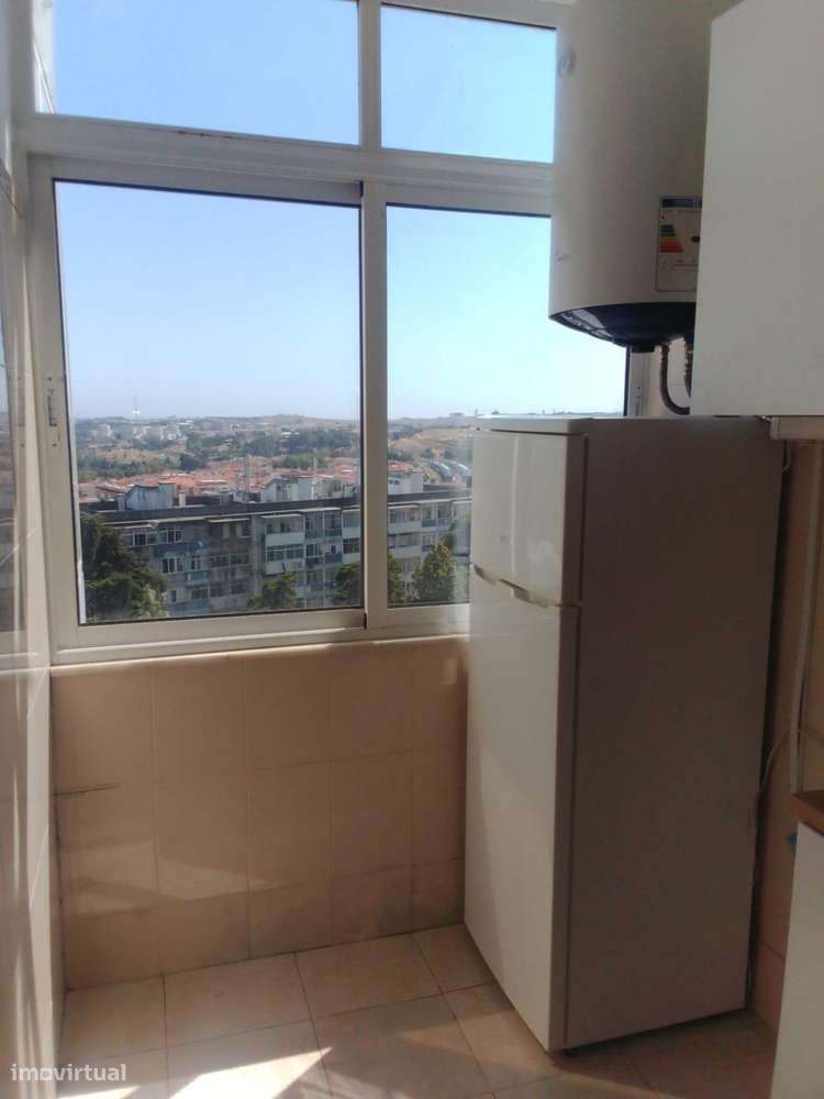 Apartamento T2 em Massamá Renovado com varanda e elevador-15