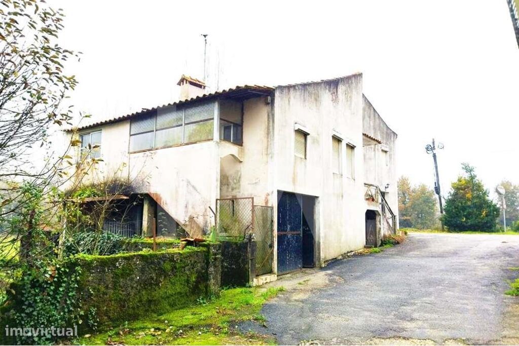 Moradia de r/c e andar, entre Aveiro e Águeda - Grande imagem: 1/39