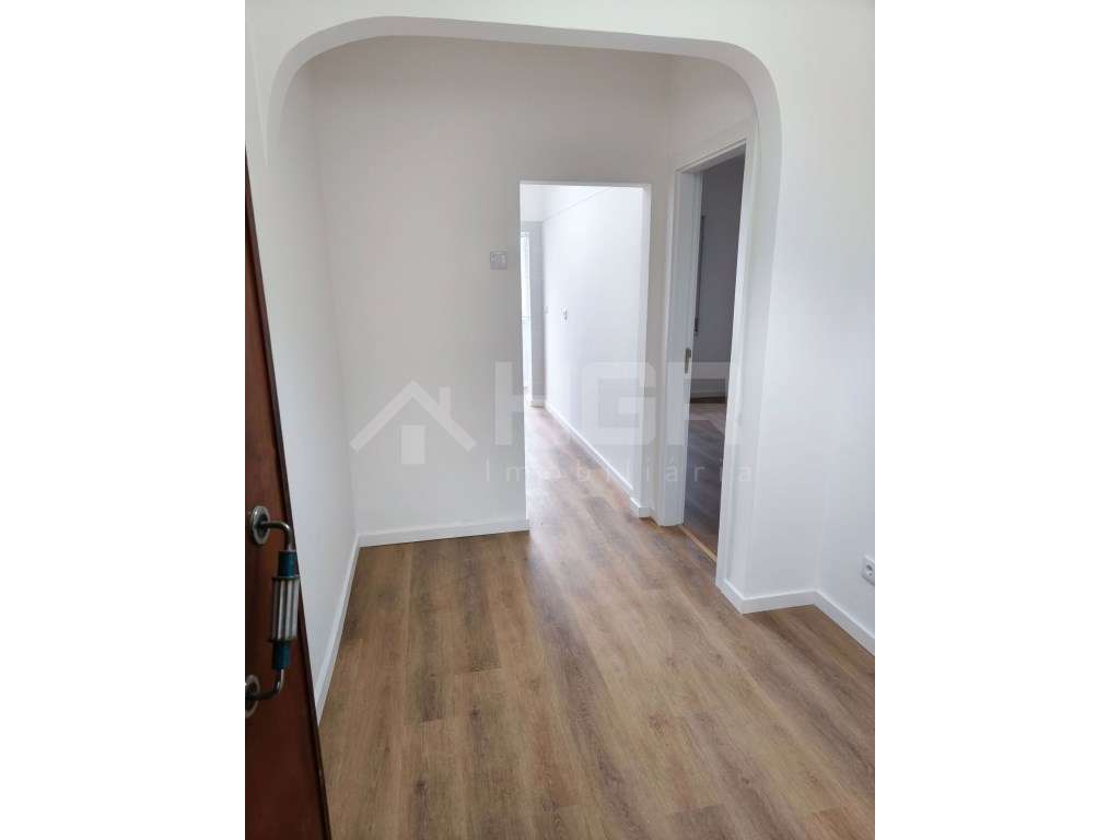 T1 | SEMI-RENOVADO | LOCALIZAÇÃO CENTRAL | ALTO SEIXALINHO - Grande imagem: 2/14