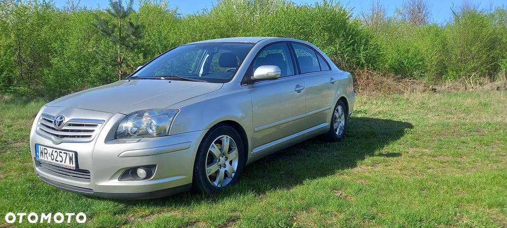 Toyota Avensis - 17