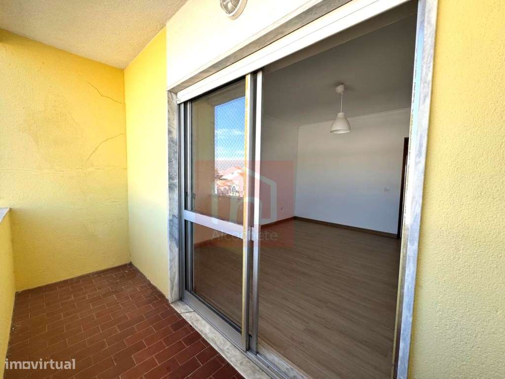 Apartamento T3 no centro do Montijo-16