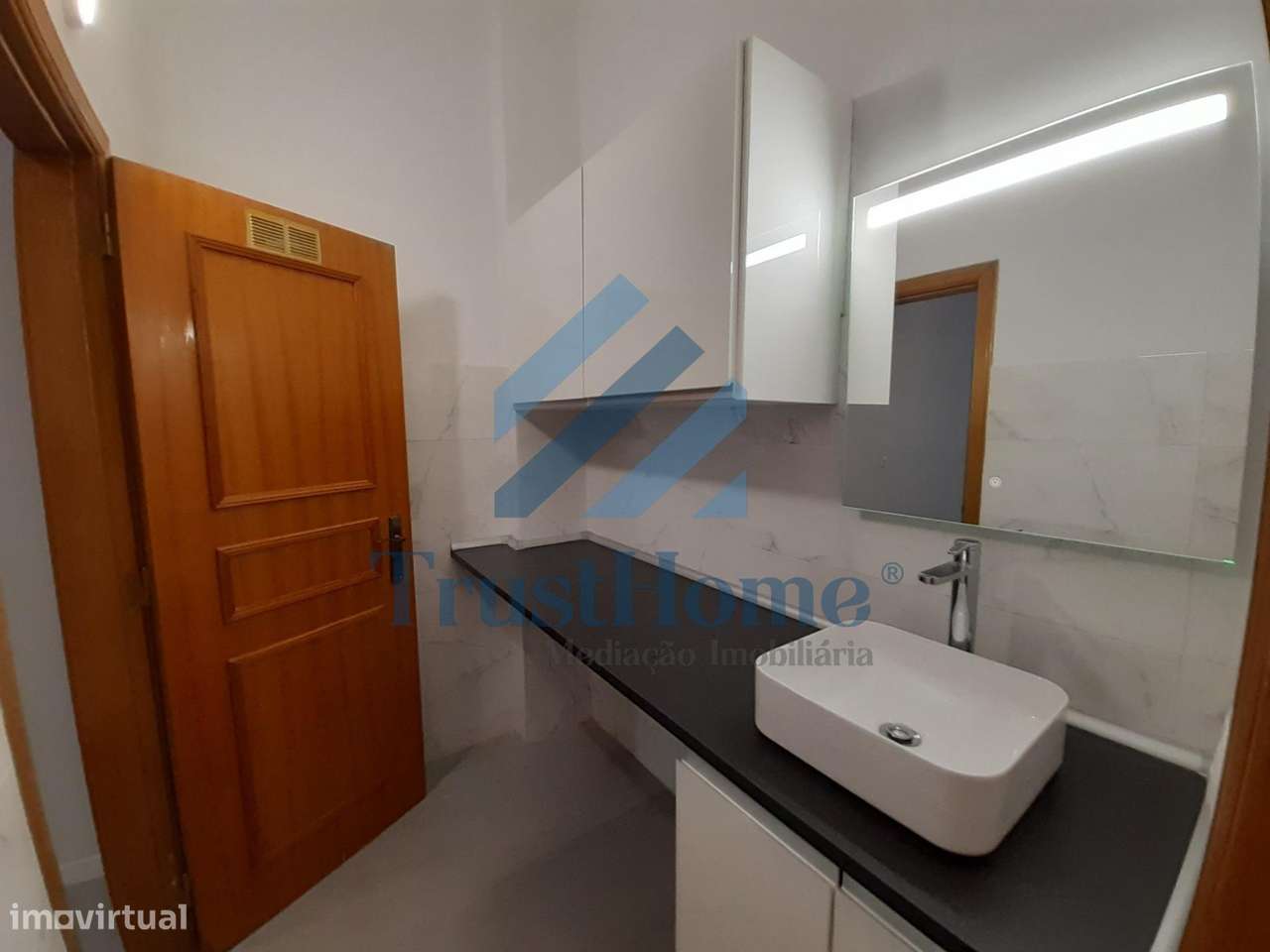 Loja transformada em t1 em Belas Sintra - Grande imagem: 4/23