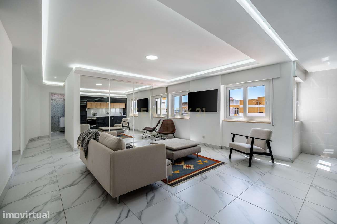 Exclusivo Apartamento T2 | Único Apartamento no 7º Piso | Vista Rio |-5