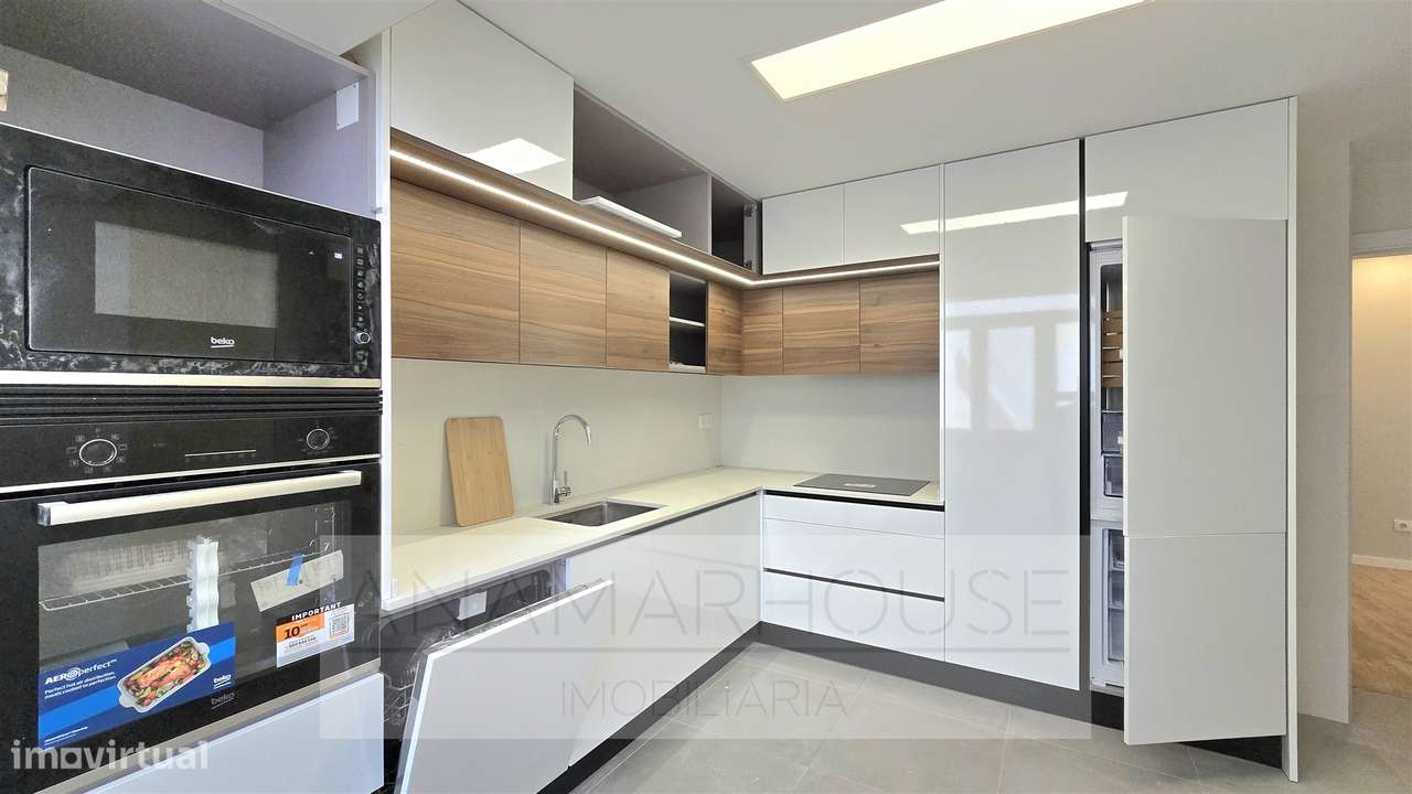 T2 Remodelado com varanda na Mina de Água, Amadora-12