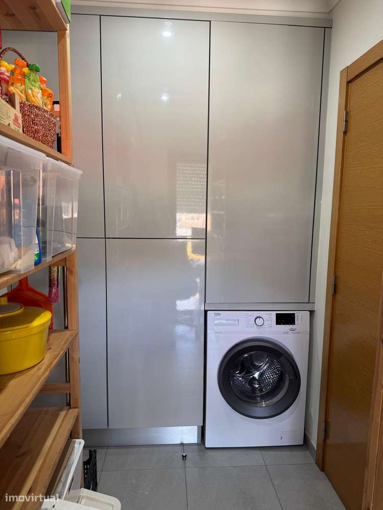 Apartamento T3 com 3 casas de banho e garagem-33