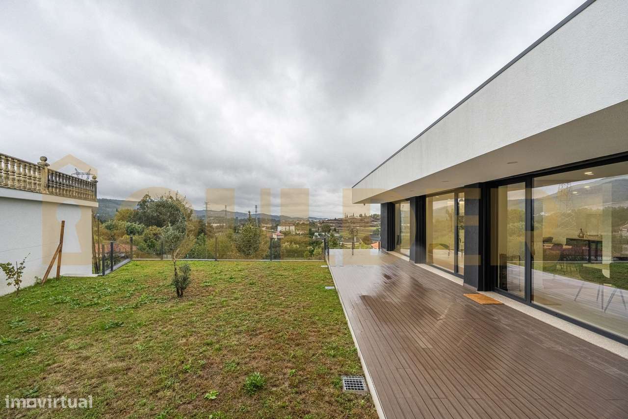 Moradia T4 de Arquitetura Moderna-5