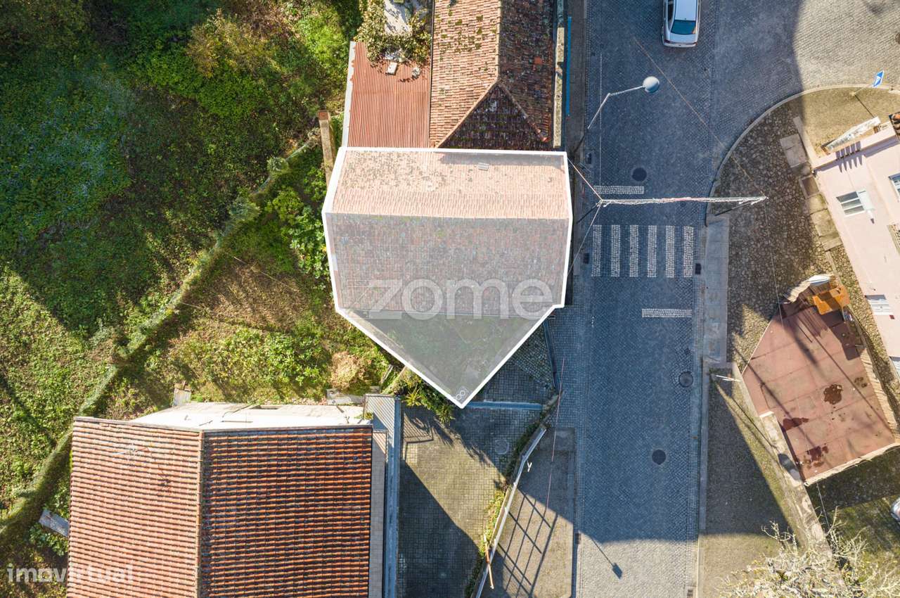 Loja para Restauro com Potencial Habitacional no Coração de Celorico - Grande imagem: 5/25