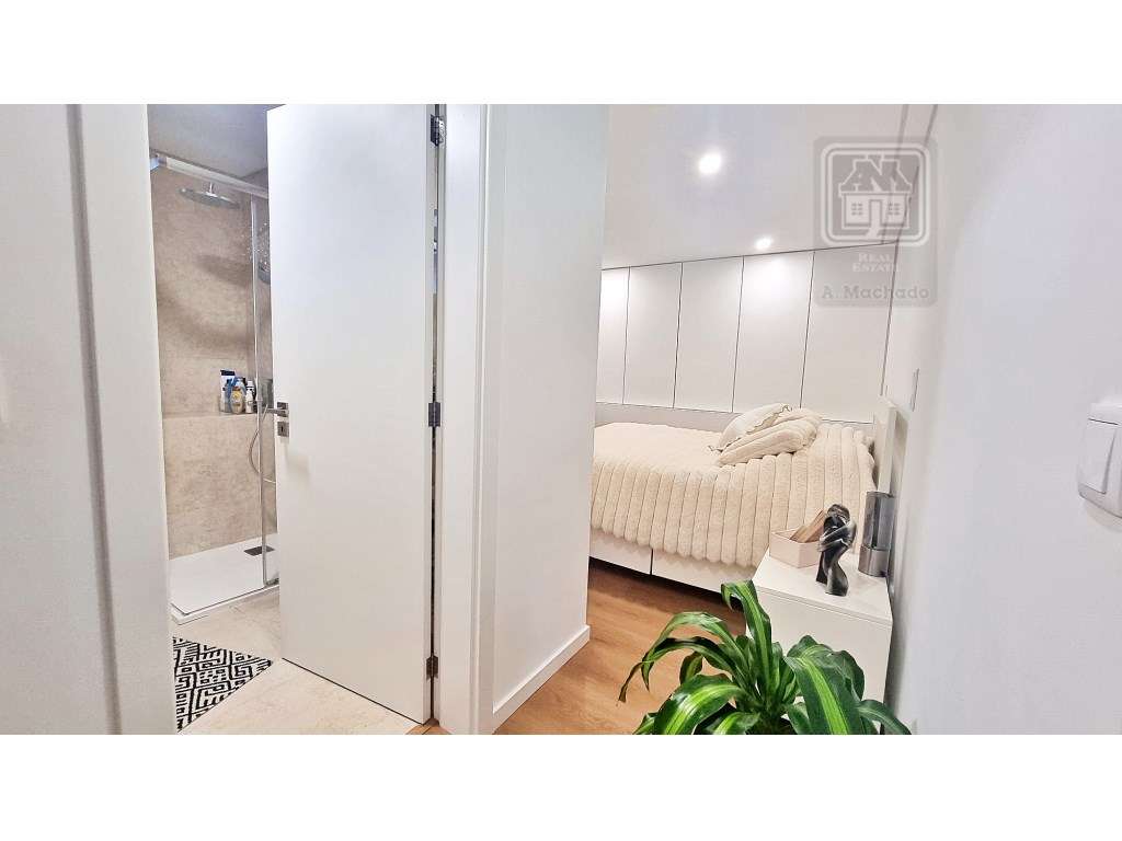 VENDA de APARTAMENTO T2 como NOVO - centro cidade Ponta Delgada (Sã...-25