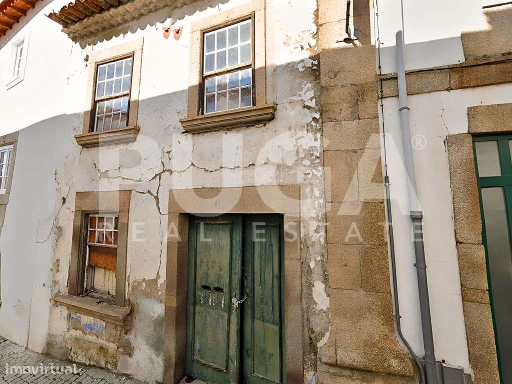 Moradia T7 em Bragança | Projeto Aprovado e Logradouro Privativo-0