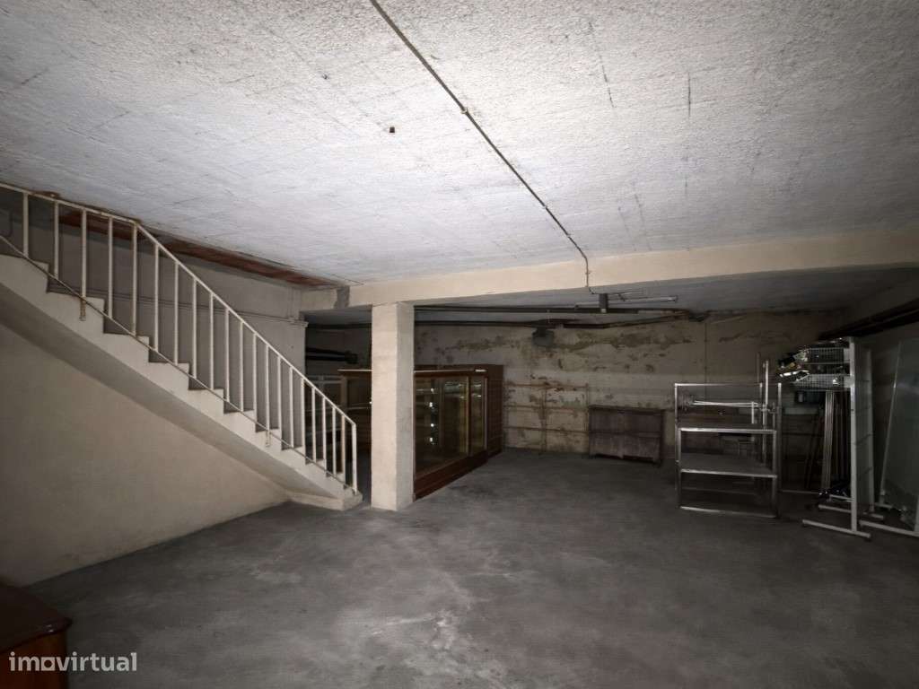 Loja para Venda no Centro de Lousada-11