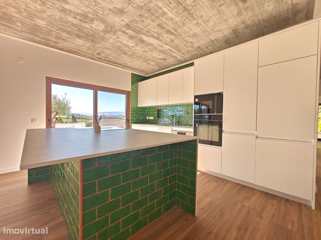 Moradia exclusiva com piscina em zona tranquila - Grande imagem: 2/42