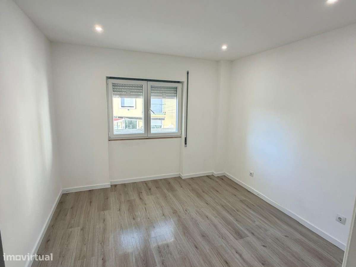 T2 totalmente renovado em Lavradio -  Barreiro-7