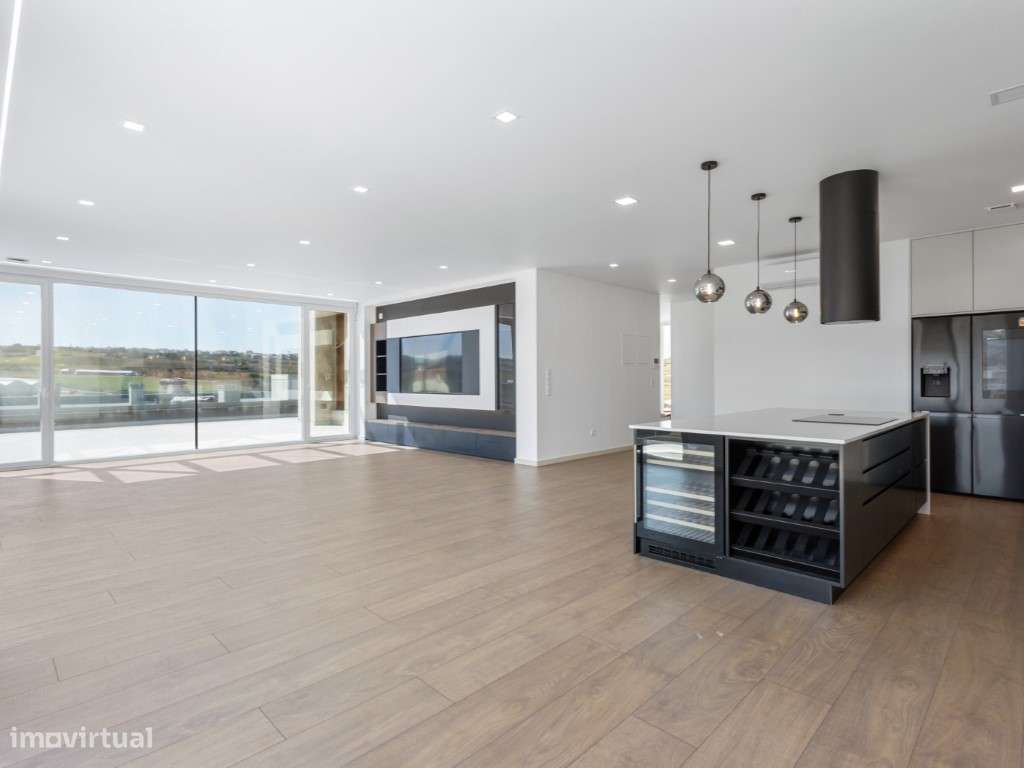 Penthouse T3 Luminosa, Confortável e Eficiente, perto das Praias - Grande imagem: 4/40