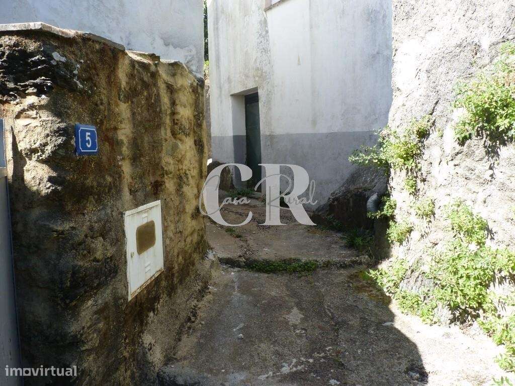 Duas casas habitáveis numa aldeia tradicional de montanha em Alvares,-57