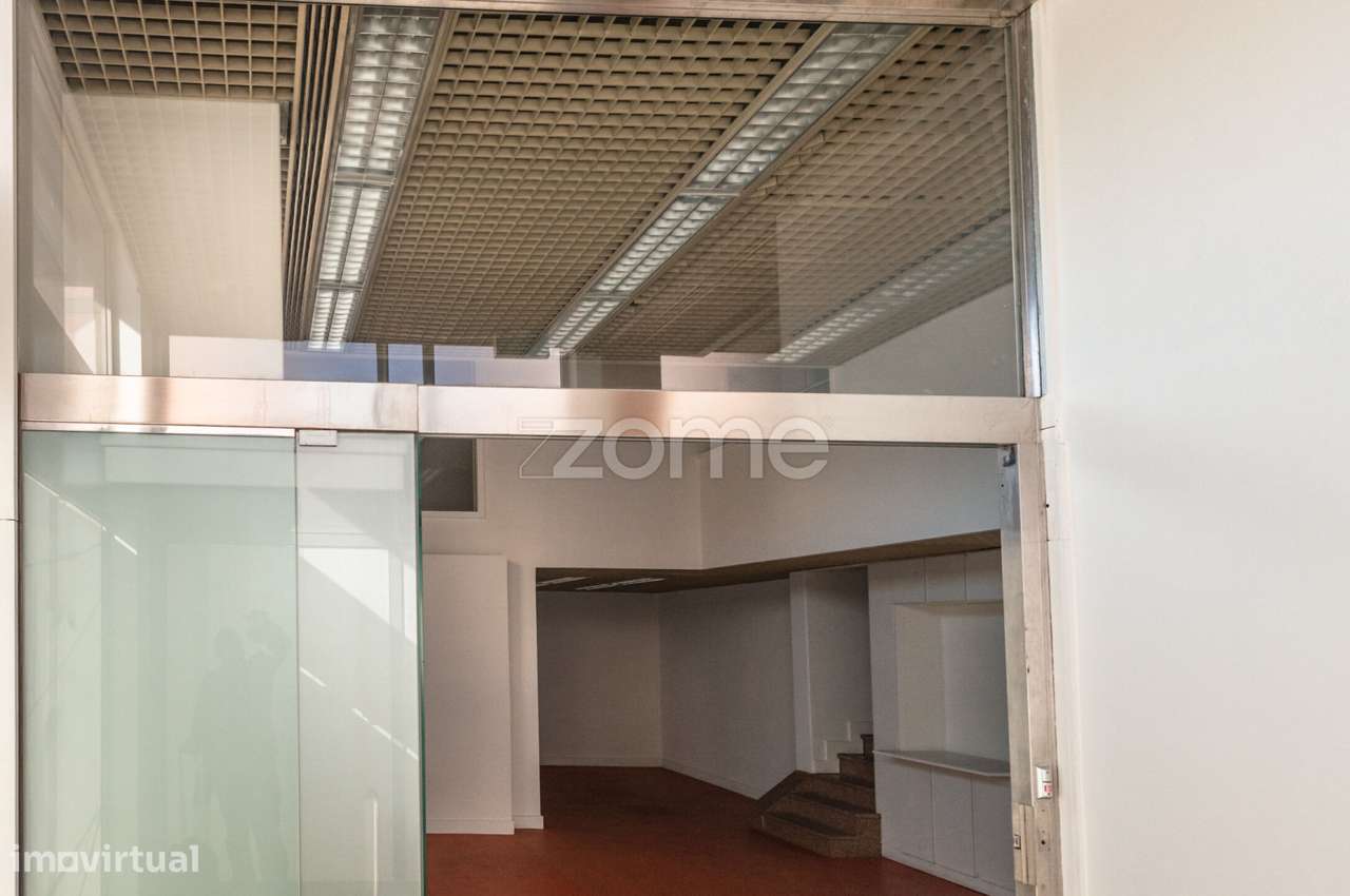 Loja com montra de 175m2 em Odivelas-7