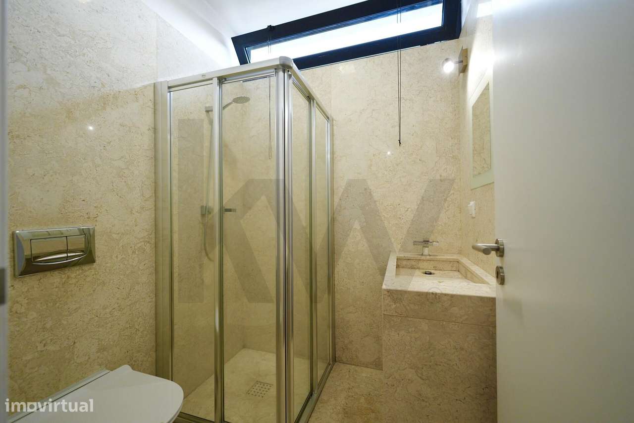 Apartamento T2 nas Madalenas com 170 m2 de área bruta, último piso.-16