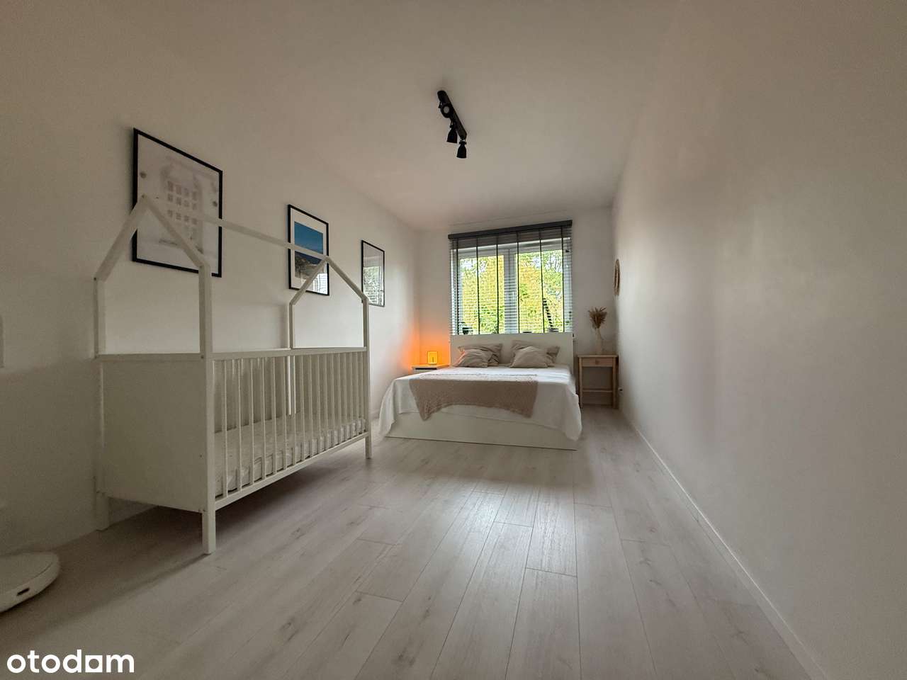 Nowoczesny dom z fotowoltaiką na starych zasadach i klimatyzacją - Pełny obrazek: 5/18