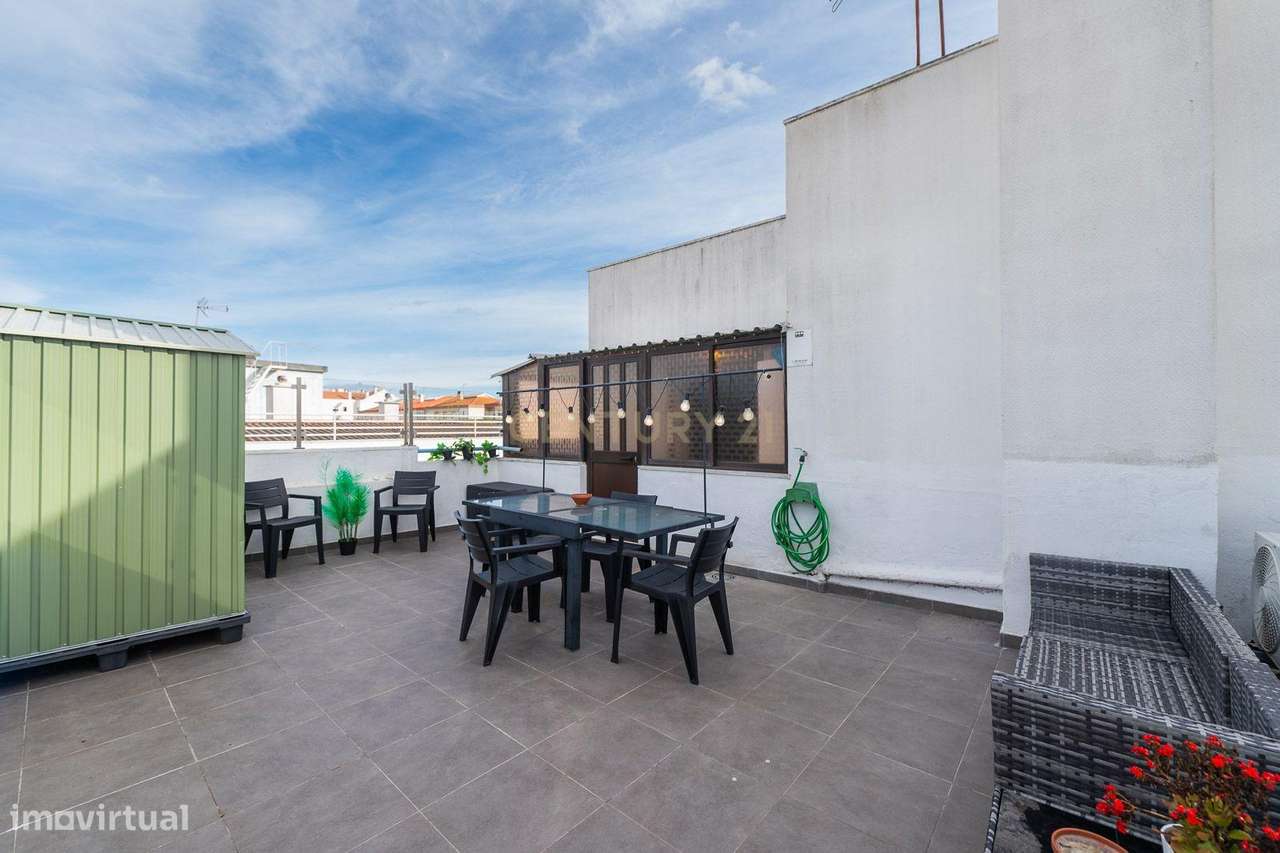 T2 com Terraço em São João da Talha-21