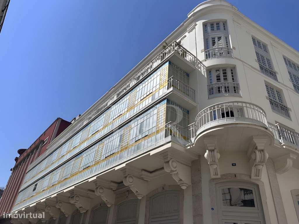 Apartamento T2 com varanda fechada e estacionamento junto à Av. Lib...-22