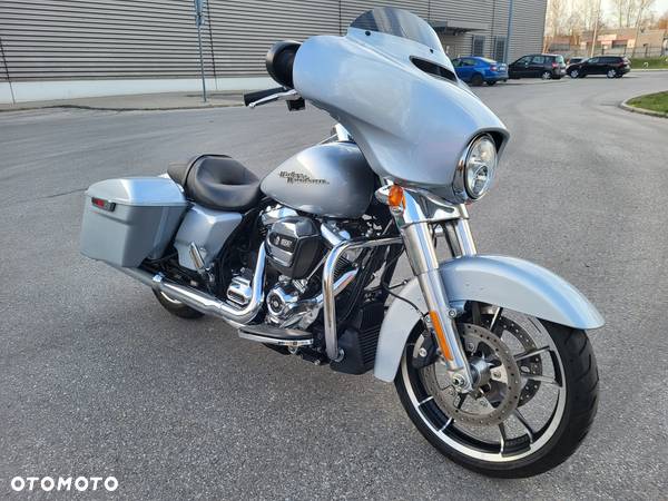 Harley-Davidson Touring Street Glide - 2