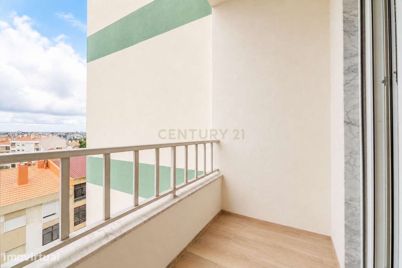 Apartamento T2 Remodelado na Torre da Marinha-28