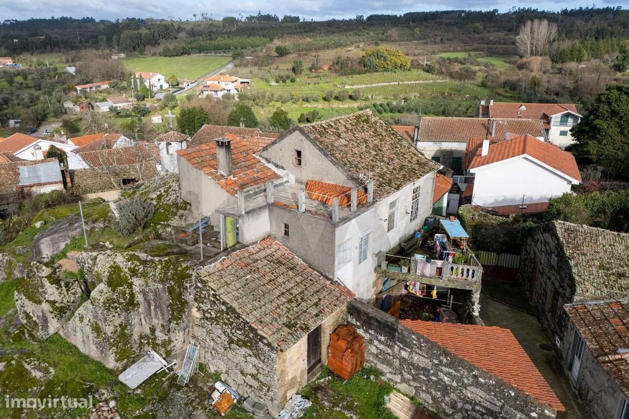 Moradia T3 a 20 minutos de Viseu  | Varanda e Terraço | Apta para Fina - Grande imagem: 3/37