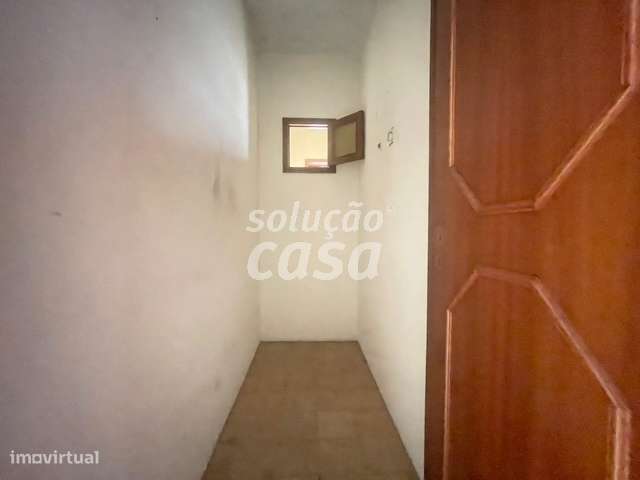 Moradia Isolada T4 para REMODELAR, com 2860m2 de Terreno!-13