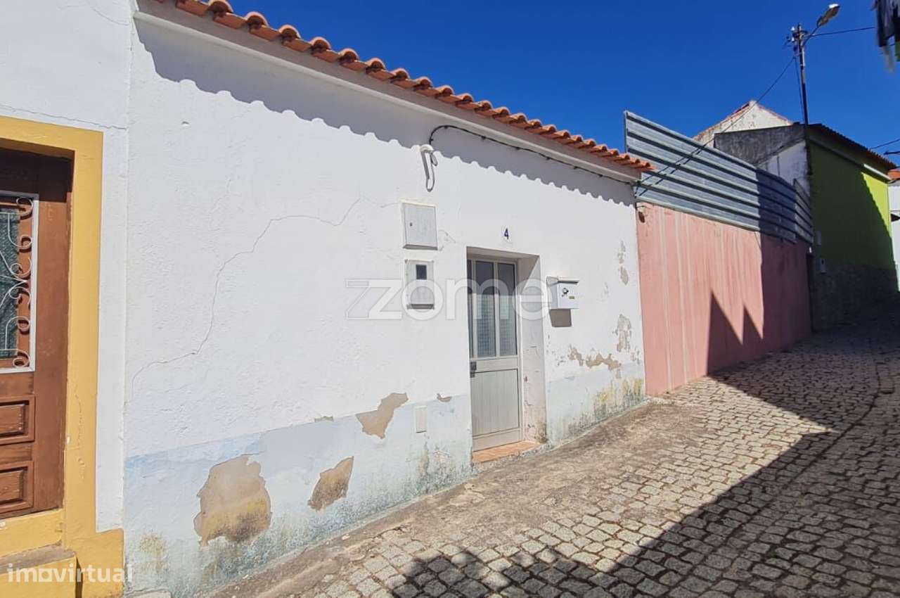 Moradia no centro de São Marcos da Serra - Grande imagem: 2/17