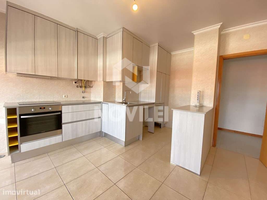 Apartamento T3 na Nova Leiria, centro da cidade de Leiria. - Grande imagem: 2/18