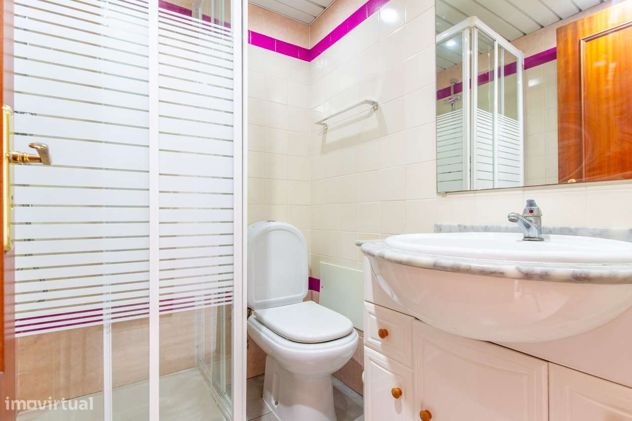 Santa Marta do Pinhal/Corroios-Apartamento de 3 assoalhadas-remodelado-15