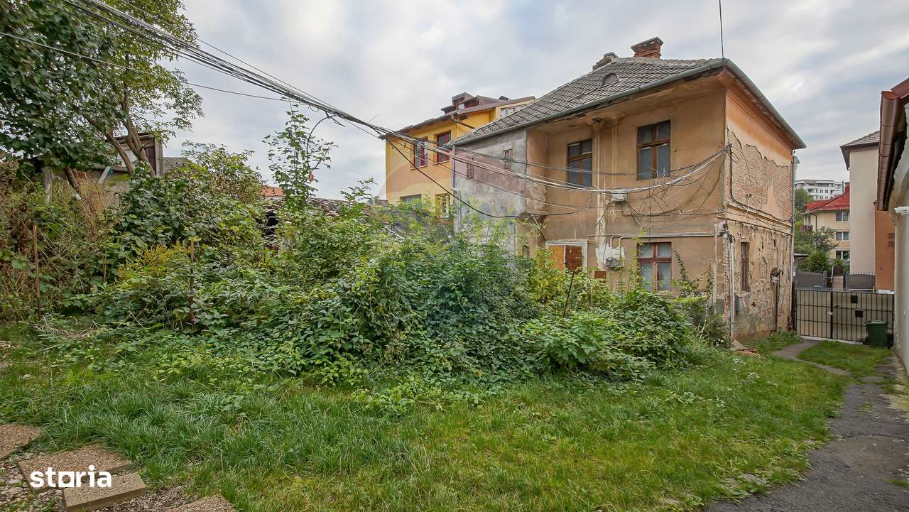 Vilă pe str Alexandru Ioan Cuza, 10 camere, S + P + E, teren 282 mp - Imagine principală: 4/20