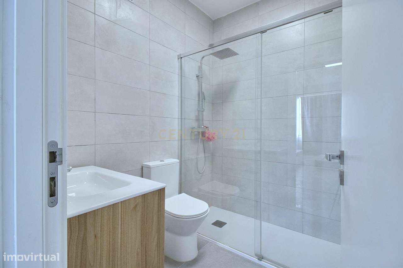 T2 em São Domingos de Benfica luminoso e arejado com ampla arrecadação-7