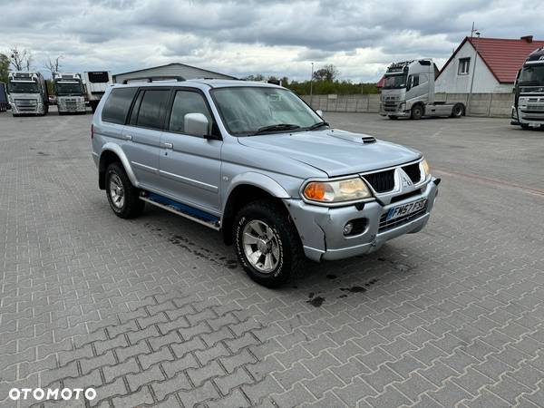 Mitsubishi Pajero Sport 2.5 TD Intense Dakar - 17