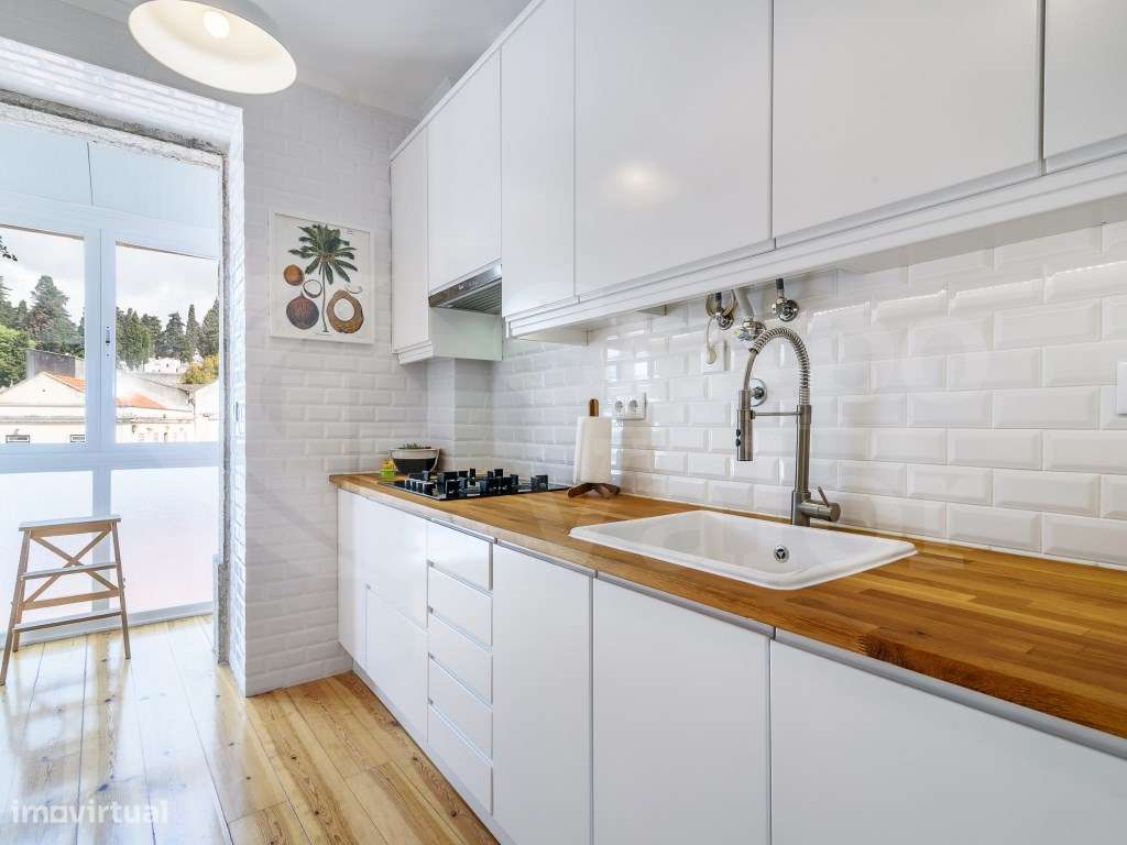 Apartamento T2 Remodelado na Estrela-6