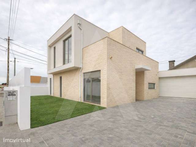 Moradia T4 + 1 de arquitetura moderna a 7 minutos do centro de Aveiro-6
