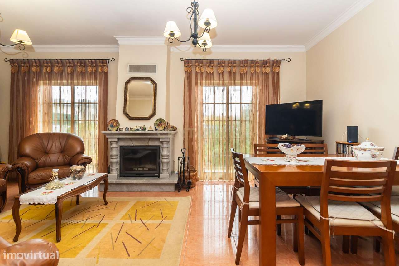 Moradia T4 Independente com garagem e jardim em Setúbal-9