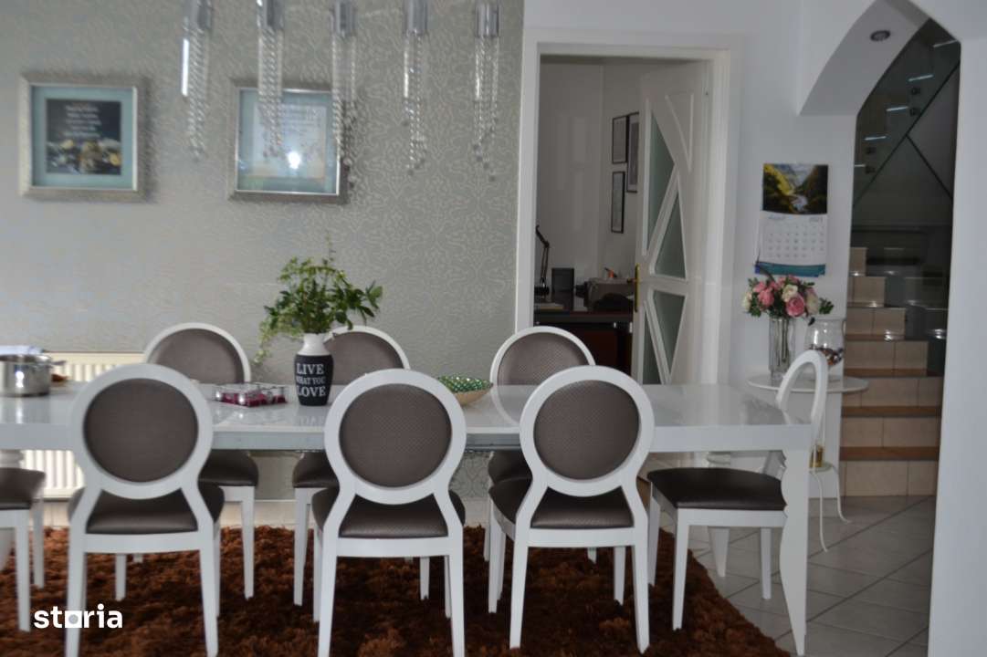 Casa/vila 400 mp-teren 900mp-piscina-Unirea- Vasile Petri, comision 0-8