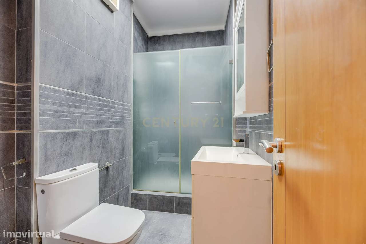 Apartamento T2 Renovado  na venda Nova -  Amadora-5