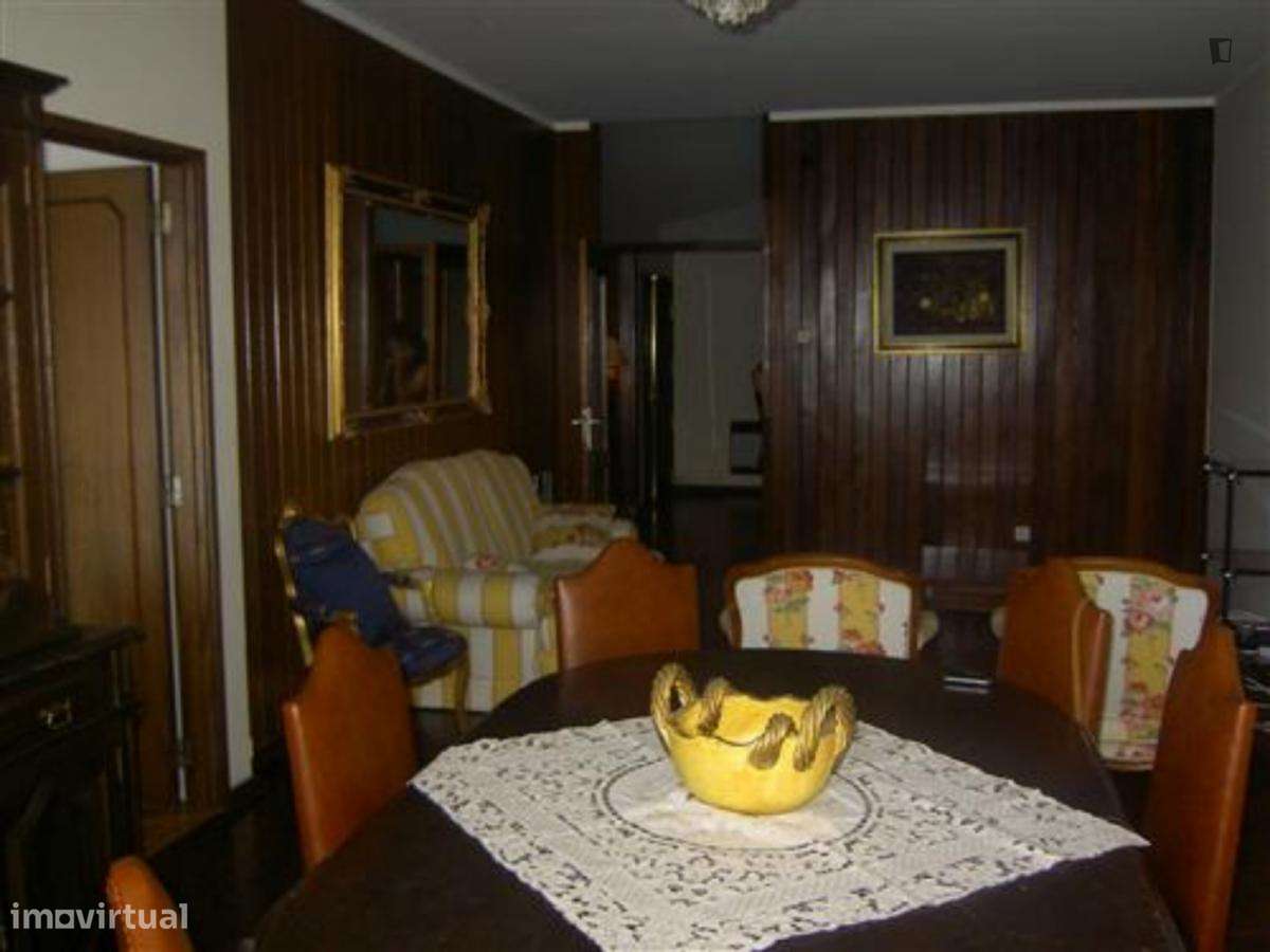 Quarto - localizado em Massarelos Porto - Grande imagem: 5/9