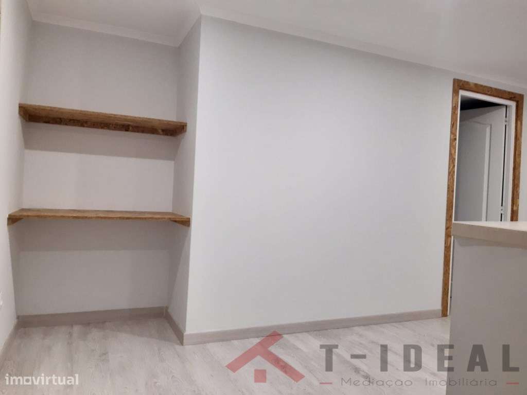 Moradia T3 Renovada com Espaço Exterior-9