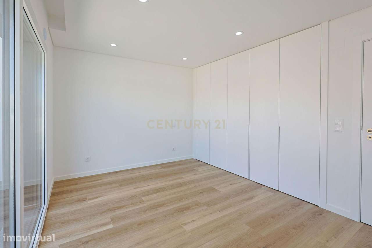 Moradia T4 em Charneca de Caparica, Almada-21