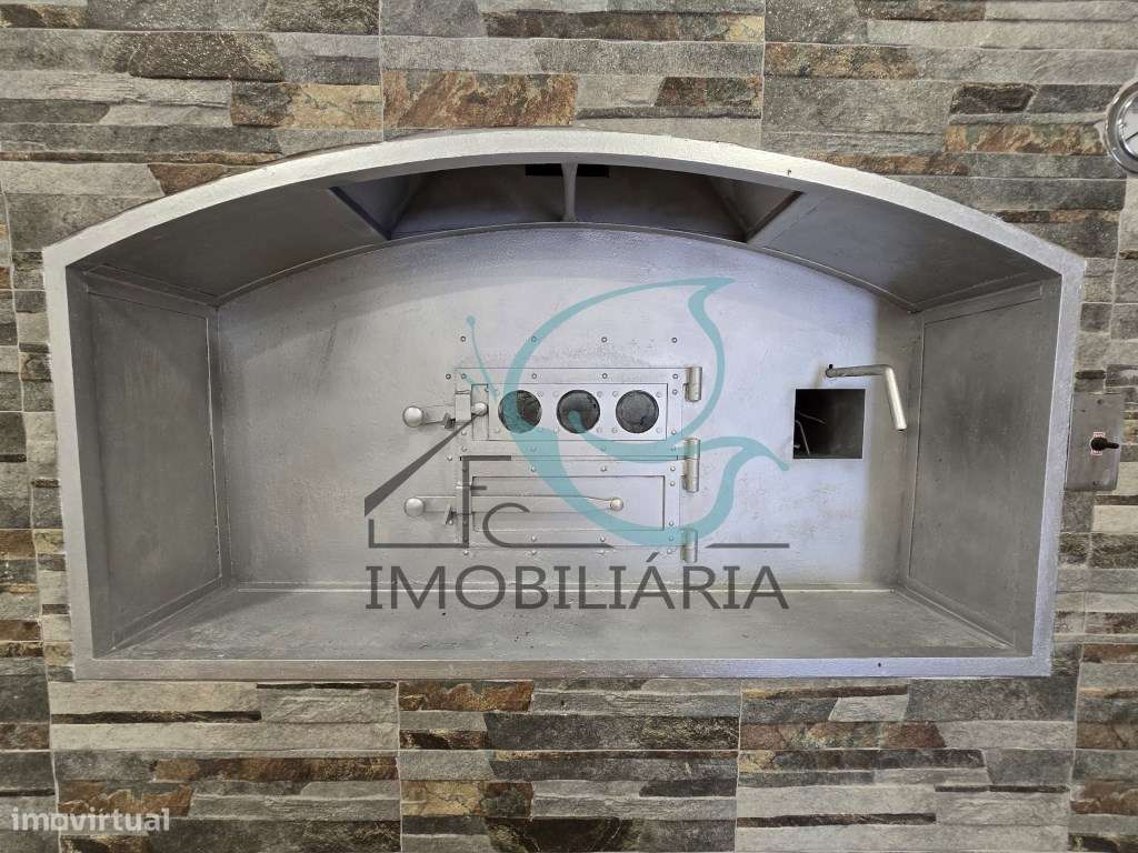 EXCLUSIVO - Excelente moradia de 2 pisos, com licença AL-16