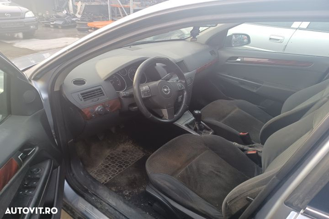 Ansamblu stergatoare parbriz volan pe stanga 13111211LHD Opel Astra H  [din 2004 pana  2007] seria - 8