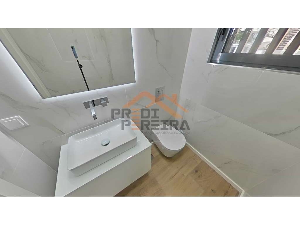 Moradia T4 em condomínio privado com piscina, no Fanqueiro em Loures-19
