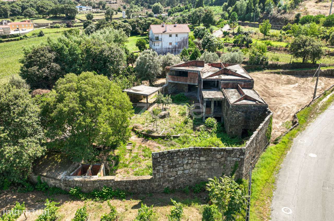 Moradia Centenaria T4 Em Midoes Barcelos