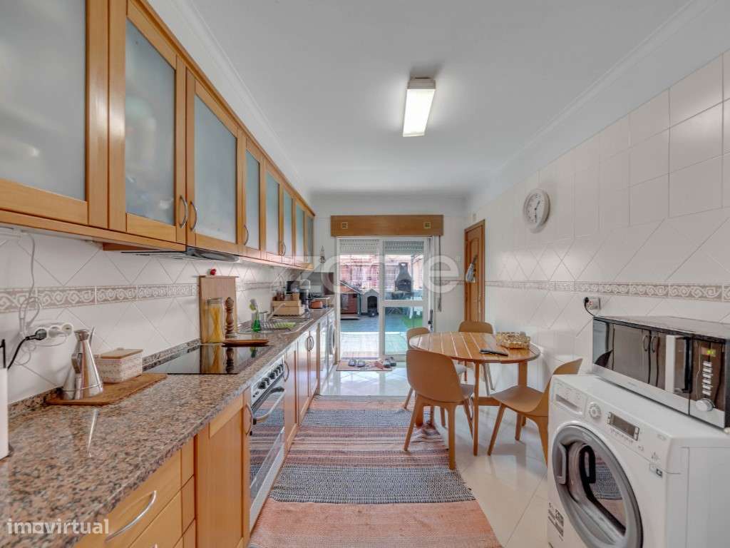 T3 com Terraço Privativo na Amadora-10